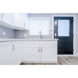 Armoires de cuisine modulaires blanches sur mesure, nouveau design de meubles de cuisine, rangement et garde-manger avec plan de travail en pierre - Product Image 5