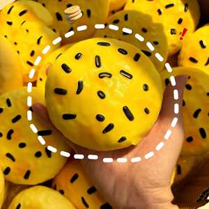 ของเล่นบีบ PU เนื้อนุ่มสุดๆ รูปเค้กสาหร่ายทะเลแบบไวรัลใน Tiktok ของขวัญคลายเครียดสำหรับเด็กและผู้ใหญ่ ของเล่นบำบัดบนโต๊ะทำงาน - Product Image 3