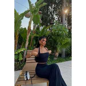 Traje Formal Negro con Falda y Decoración de Botones - Product Image 3