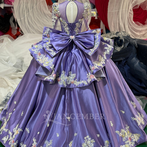 XS221 Robe de bal élégante violette à col montant, avec appliques en dentelle, broderie de perles et cristaux, longueur ras du sol, pour soirée, avec traîne chapelle - Product Image 4