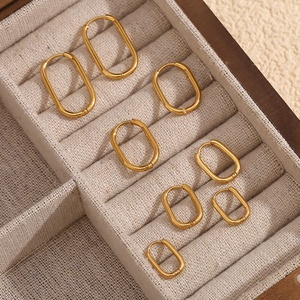Ensemble de boucles d'oreilles créoles minimalistes faites à la main Bijoux en plaqué or 18 carats Boucles d'oreilles en acier inoxydable 316L - Product Image 6