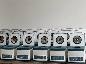 Centrífuga de Laboratorio Veterinario con Sistema Automático de Tapa, Motor sin Escobillas y Control de Velocidad LED para el Manejo de Muestras Animales - Product Image 3