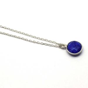 Bague minimaliste pour femme en argent sterling 925 plaqué or 18 carats avec pierre précieuse naturelle de lapis-lazuli taille ovale, idéale pour fiançailles, mariage ou soirée. - Product Image 1