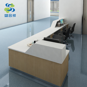 病院やホテルでの使用に適した、モダンでスタイリッシュ、そしてミニマルなデザインの耐久性のある金属製受付カウンター - Product Image 2