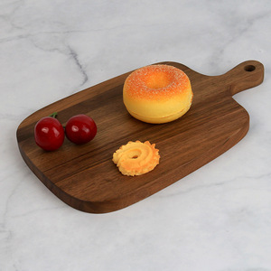 Planche à découper en bois d'acacia rectangulaire 23x12x1,5cm avec poignée pour le pain, les fruits, la pizza, les légumes - Product Image 3