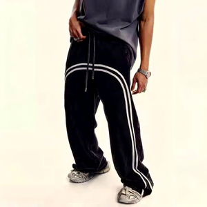 Pantalones Deportivos Extra Grandes de Felpa Francesa Personalizados con Franja Lateral y Logotipo Bordado, Pantalones Anchos con Lavado Ácido, Estilo Urbano - Product Image 1