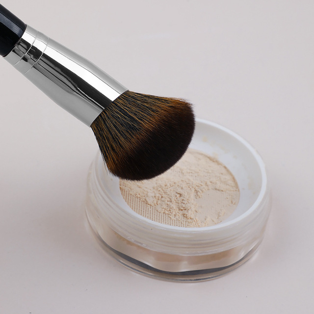 Large Sickle Powder Brush Synthetic Fiber Wooden Handle Oblique Face Contour Shadow Makeup Brush