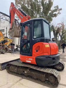 Miniexcavadora Kubota KX163-5 de 1.5 Toneladas con Cucharón de Excavación, Color Rojo - Product Image 4