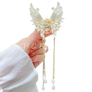 กิ๊บหนีบ<span class=keywords><strong>ผม</strong></span>โลหะสำหรับผู้หญิงสำหรับฤดูร้อนปิ่นปักผมไข่มุกประดับด้วยเม็ดเพชรด้านหลังมีพู่รูปผีเสื้อวัสดุอัลลอย - Product Image 5