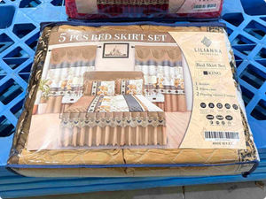 Set Copriletto Trapuntato di Lusso con Stampa Floreale 5 Pezzi con Tende - Product Image 6
