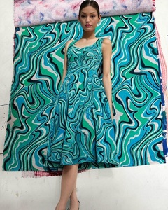 Tela Ligera de Alta Calidad, 100% Algodón, Impresa Digitalmente, para Confección de Prendas y Vestidos - Product Image 2