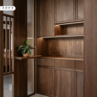 Mueble de Entrada de Madera Color Nogal Personalizado para Proyecto Residencial, Sistema de Almacenamiento para Vestíbulo con Paneles Acanalados y Banco para Sentarse