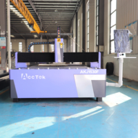 Machine de découpe laser à fibre de haute précision, bon marché, facile à utiliser, 1,5*3,0m, 1,5kw, 2kw, 3kw pour tous les métaux avec une haute précision de 0-8mm