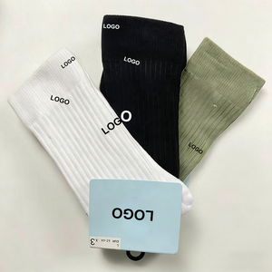Chaussettes de sport OEM personnalisées en coton éponge, sans couture, antidérapantes, antibactériennes, respirantes, pour la course à pied, le basketball, la gym - Product Image 2