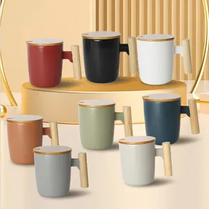 Ahşap saplı özelleştirilmiş seramik kahve kupa seti Nordic seramik kahve kupa