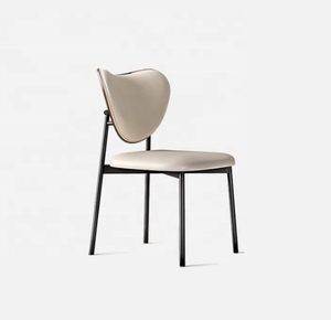 Chaise de <span class=keywords><strong>salle</strong></span> <span class=keywords><strong>à</strong></span> <span class=keywords><strong>manger</strong></span> de style médiéval haut de gamme avec revêtement en cuir, design ergonomique pour <span class=keywords><strong>salle</strong></span> <span class=keywords><strong>à</strong></span> <span class=keywords><strong>manger</strong></span> - Product Image 1