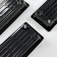 Conteneur à sushi japonais noir de qualité alimentaire, luxueux, avec couvercle transparent, design feuille d'or, emballage jetable en PET épaissi pour le sucre
