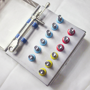 Kit de Prótesis para Implantes Dentales, 12 Piezas, Llave Dinamométrica Manual, Pernos ITI, Brocas, Punzón de Tejido, Acero Inoxidable, CE Quirúrgico - Product Image 1