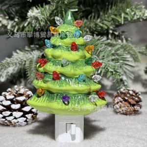 Lámpara de noche LED de resina con forma de árbol de Navidad, colorida, con interruptor, para enchufar, para mesita de noche - Product Image 4
