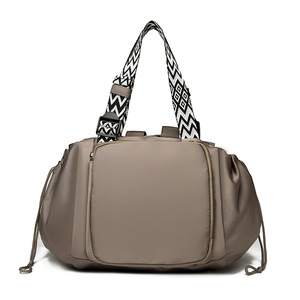 Sac fourre-tout universel multifonctionnel et polyvalent pour le voyage, grande capacité, portable, idéal pour l'hiver, sac de voyage décontracté - Product Image 4