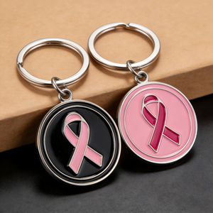 Porte-clés en métal de gros OEM, design ruban rouge émail doux, sensibilisation au <span class=keywords><strong>cancer</strong></span> du sein, pour clés de voiture, sac à dos, breloque, pendentif - Product Image 1