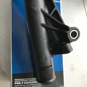 Pour Ford Fiesta pompe à eau <span class=keywords><strong>Kit</strong></span> de connexion de <span class=keywords><strong>radiateur</strong></span> supérieur BM5G8K556FA résistant à la chaleur Installation facile état neuf - Product Image 2