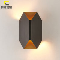 Lampe murale LED géométrique postmoderne en acier inoxydable pour salon, chambre, couloir, escalier - Design de luxe