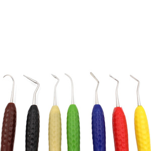 Juego de instrumentos de resina dental de 7 piezas con mangos coloridos para restauración dental y herramientas de odontología estética - Product Image 5