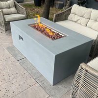 Foyer à gaz rectangulaire pour l'extérieur Réservoir de gaz intégré Chauffage de terrasse Table à feu moderne