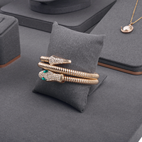 Ensemble de présentoirs à bijoux en microfibre de luxe de couleur personnalisée CHEN LU, collier, boucles d'oreilles, bague, bracelet, présentoir pour magasin de détail, OEM