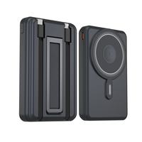 Nouvelle arrivée de banques d'alimentation magnétiques sans fil 5000mAh et 10000mAh Station d'alimentation portable avec support