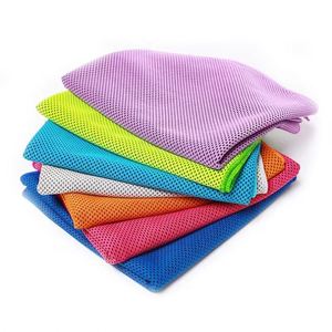 Serviette de sport en microfibre à séchage ultra-rapide, absorbante, rafraîchissante, avec logo personnalisé imprimé et bouteille - Product Image 2