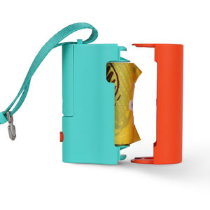 Logotipo impreso personalizado Biodegradable para caminar al aire libre portátil impermeable perrito bolsa de caca de perro dispensador con luz LED - Product Image 2