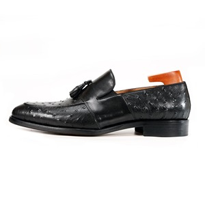 Zapatos de estilo italiano hechos a mano, mocasines con borlas para hombre, zapatos de vestir de oficina con textura exótica genuina de piel de vaca CEO - Product Image 2