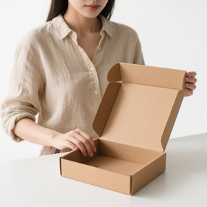 Scatola Postale <span class=keywords><strong>in</strong></span> Carta Nera Ecologica con Design Personalizzato, Materiali Riciclati, Logo Personalizzato, Confezione per Calzini, Vendita all'Ingrosso <span class=keywords><strong>Made</strong></span> <span class=keywords><strong>in</strong></span> China - Product Image 2