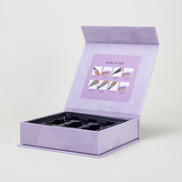 Boîte cadeau cosmétique de luxe, boîte rigide en papier gaufré avec couvercle rabattable, ensemble de rouge à lèvres avec doublure en satin, logo personnalisé en feuille d'or rose