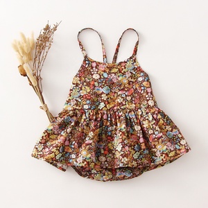 Tutina con stampa floreale per bambine, da indossare ogni giorno in estate - Product Image 6
