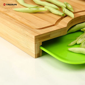 Tabla de cortar grande de bambú con bloque de madera y bandeja deslizante de plástico con ranuras para jugos, hecha de madera natural - Product Image 4