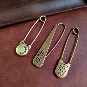 Suéter Retro de Bronce Azul, Chal, Pin de Hebilla Grande LOGO Letra Pin Hebilla Ropa, Zapatos de Casa y Accesorios - Product Image 4