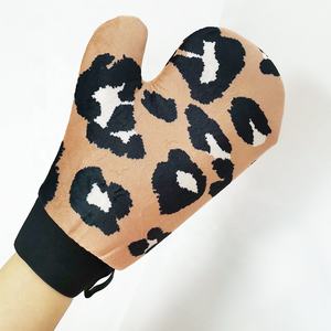 Applicateur de mitaines autobronzantes en velours <span class=keywords><strong>Gant</strong></span> de bronzage sans soleil imprimé léopard en fibre SPA Gants de bronzage à motif marron - Product Image 1