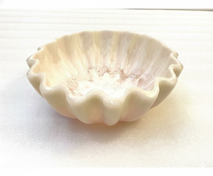 Compre un tazón decorativo de resina multicolor con borde ondulado, un tazón moderno para servir frutas, bocadillos, dulces y decoración de mesa para el hogar. - Product Image 5