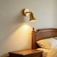 Applique murale industrielle vintage en laiton avec abat-jour cloche réglable, petite lampe pour loft et studio créatif