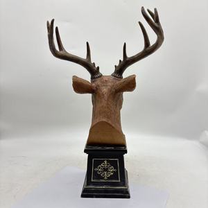 Scultura in Resina a Forma di Testa di Cervo con Base Assortita, Decorazione Artistica per Hotel e Parchi, Artigianato Personalizzato a Forma di Cervo, Statuette in Resina per la Casa - Product Image 2