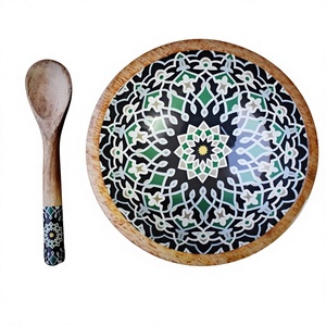Bol en bois de manguier fait main avec motif floral oriental pour servir les aliments et décorer la maison - Product Image 1