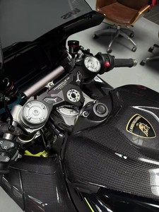 Carénage en fibre de carbone style Lamborghini pour <span class=keywords><strong>Ducati</strong></span> V4 Panigale 2025 - Product Image 3