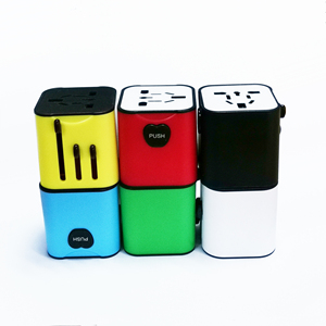 Mini adaptador de viaje universal con 4 salidas de CA y 3 puertos USB Nuevo enchufe INTERNACIONAL PARA USO DE TVers - Product Image 6