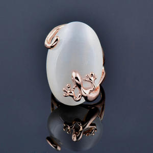 Anillo de cóctel Q334 con piedra lunar ovalada natural, engaste de garra, joyería de moda para mujer, anillo de regalo con diseño de corona - Product Image 2