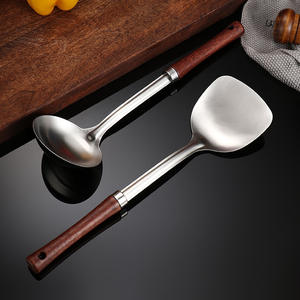 Ensemble d'ustensiles de cuisine en acier inoxydable 304 avec manche en bois – Spatule, cuillère ajourée et kit d'outils de cuisson - Product Image 3