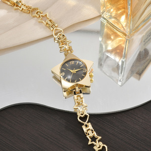 Nouvelle Montre Connectée de Luxe Unisexe à LED, Bracelet Étoile à Cinq Branches Élégant, Sportive et Tendance, Forme Ovale, Meilleure Vente - Product Image 3