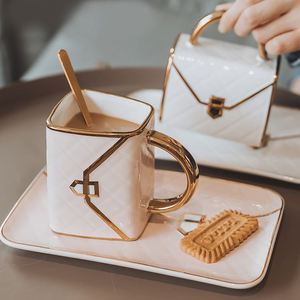 Tasse à café et à thé de luxe colorée pour le petit-déjeuner, tasse créative en céramique Kawaii en forme de sac à main avec soucoupe et cuillère - Product Image 3
